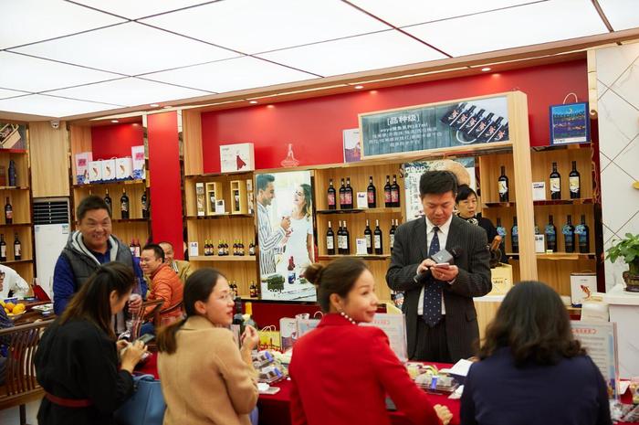 红酒店铺 红酒店铺